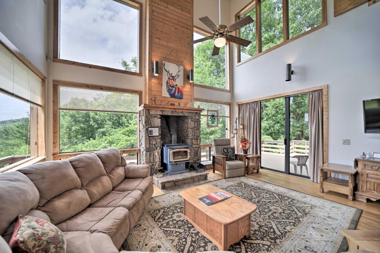 Vibrant Bryson City Home With Mtn Views And Deck! Exterior foto